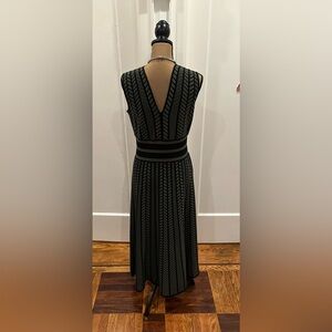 Max Mara Elegant Black and Gray Patterned Dress